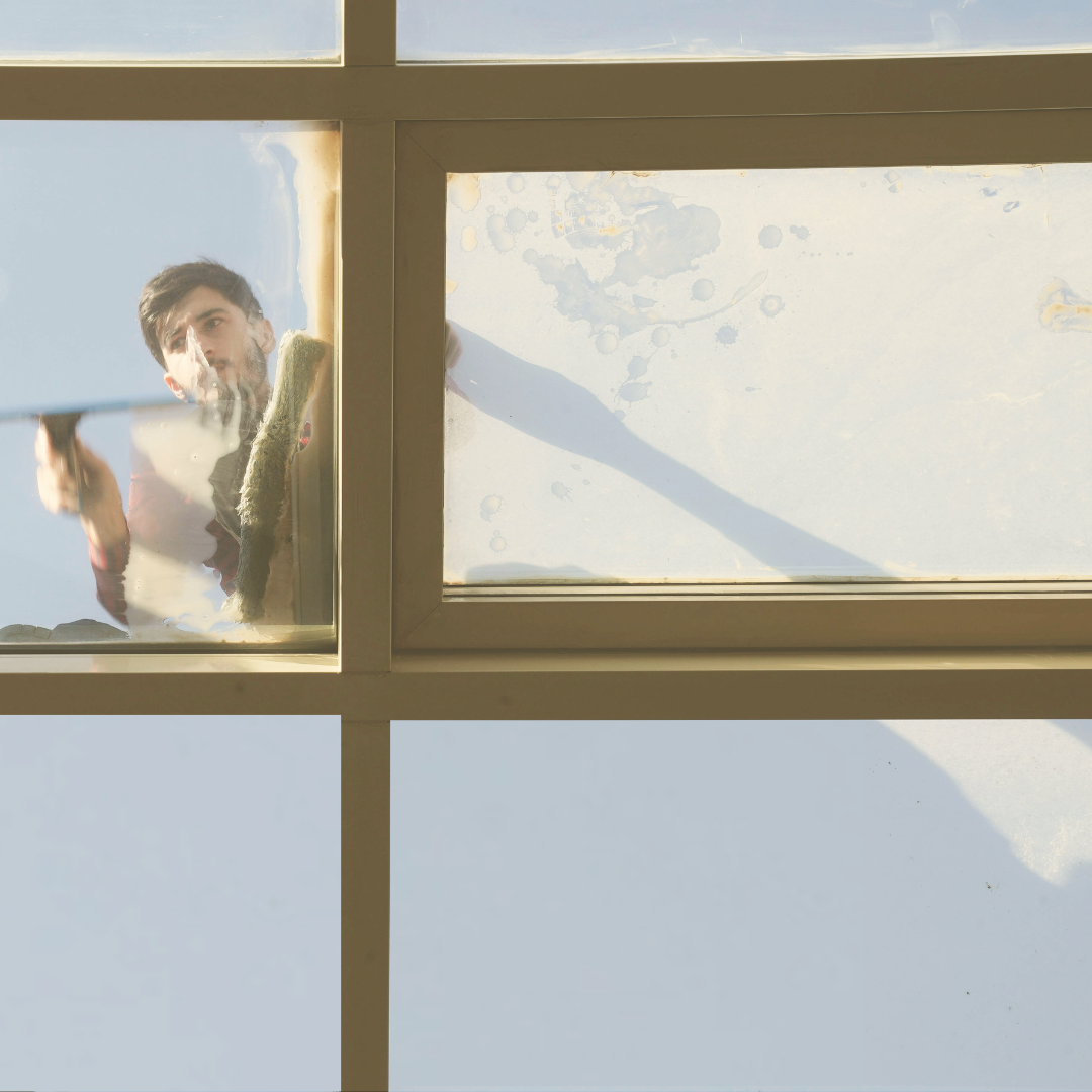 Diriger une entreprise c'est clarifier des situations incertaines. Métaphore d'un laveur de vitres. Retrouver la clarté