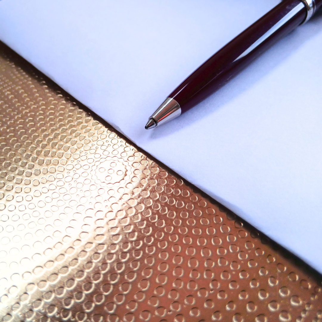 La méthode CLARTE5 fonctionne avec un stylo, un papier et votre cerveau. De l'intelligence pour vos décisions. A l'institut Warcollier.