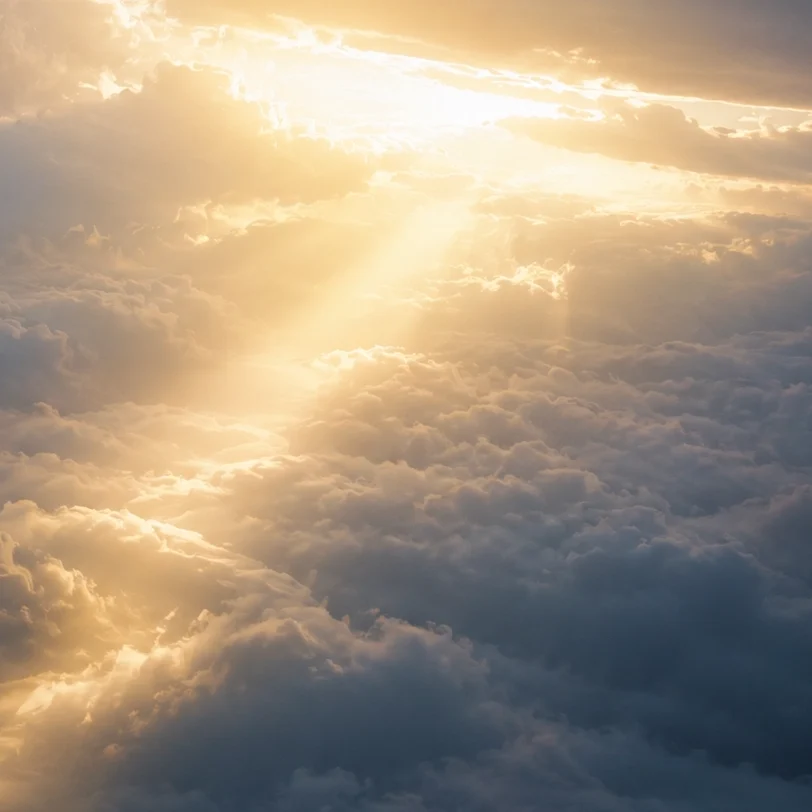 Hésiter ... ou décider Le dirigeant peut sortir du brouillard mental et de la paralysie décisionnelle, pour décider clairement. Métaphore de nuage sombre éclairé