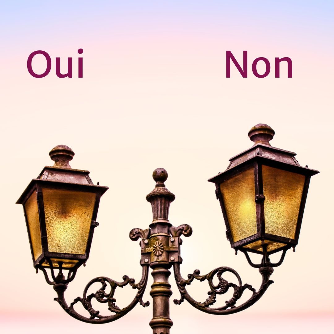 Un lampadaire à 2 feux, marqué oui - non, pour expliquer la méthode Clarté5 qui fonctionne avec des questions fermées. Eclairage décisionnel